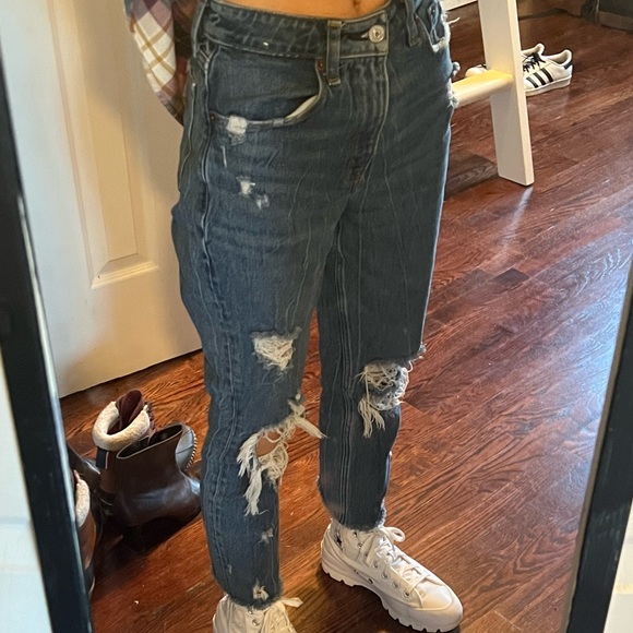 Abercrombie and Fitch High Rise Mom Jeans - Picture 7 of 9